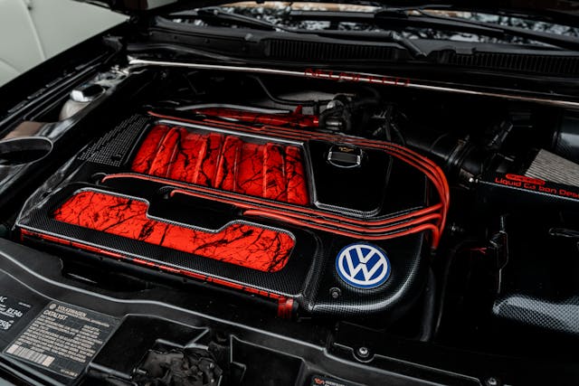 Close-up of the engine in a Volkswagen car, highlighting the components related to engine performance.